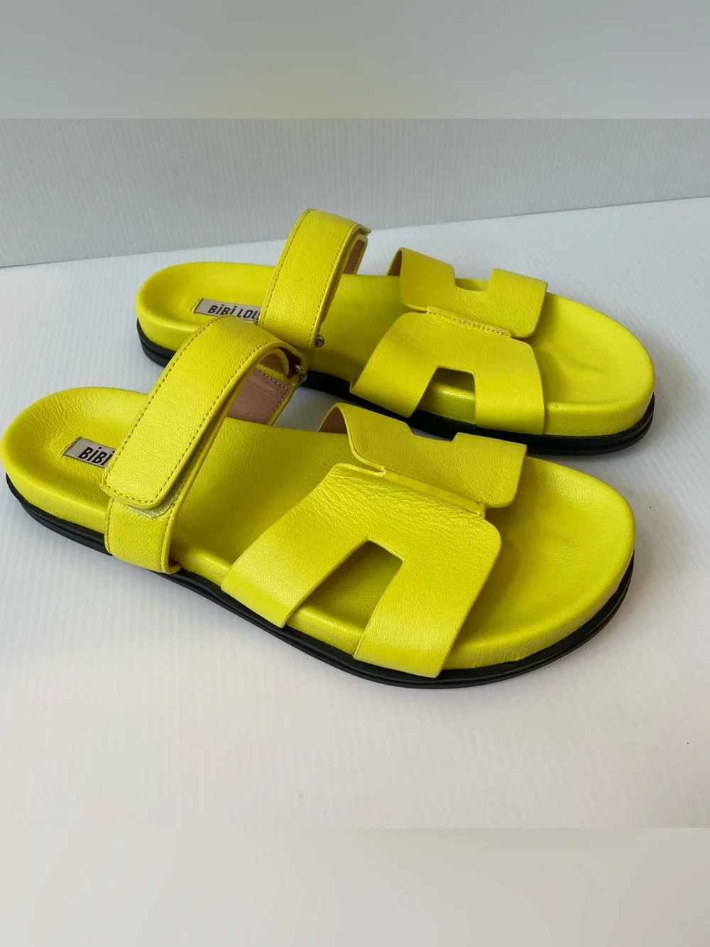 NWT Anthropologie Bibi Lou Mindy Cut Out Slide Sandal Leather Size 9 40 Yellow